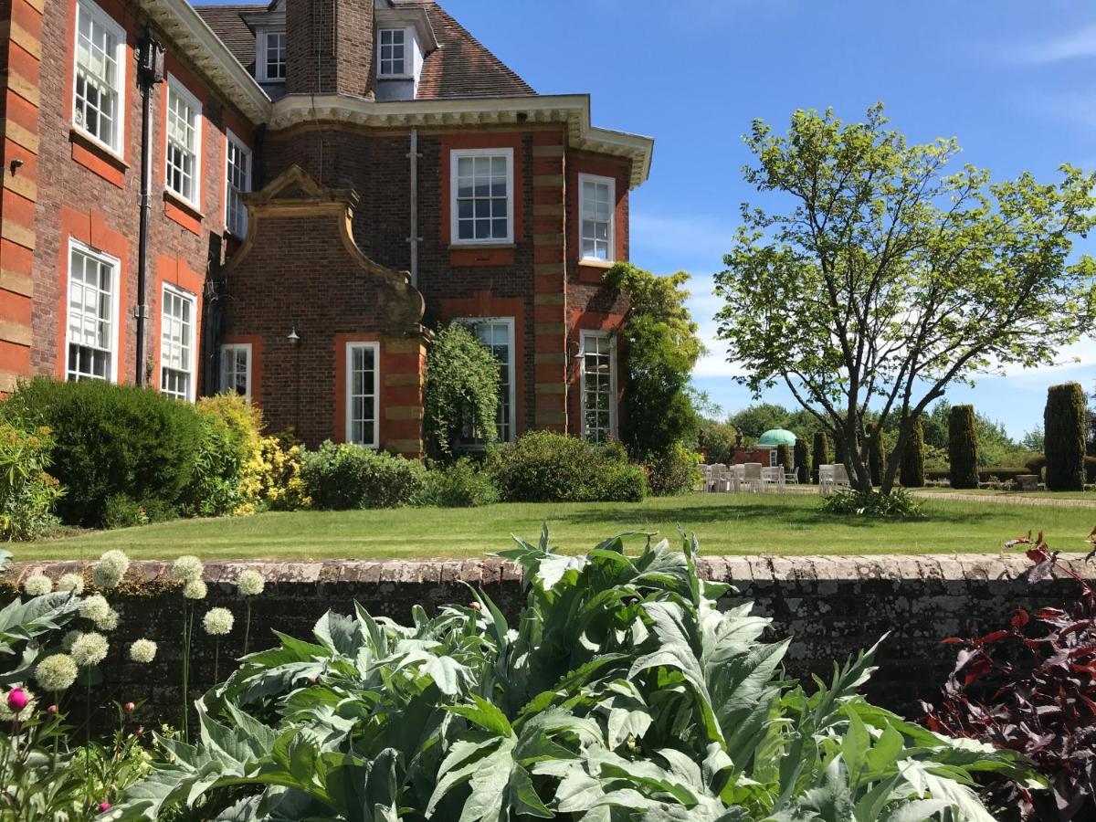 Barnett Hill Hotel Guildford Exterior photo