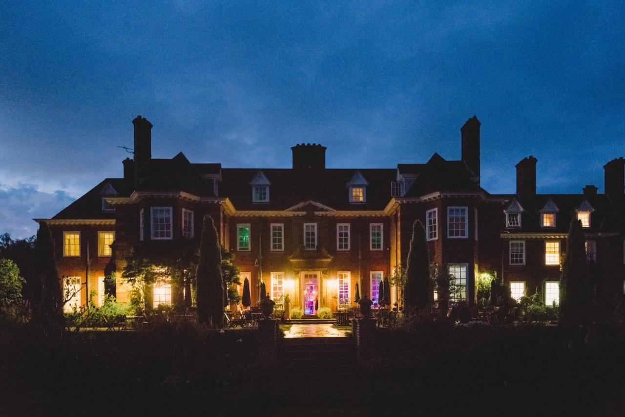 Barnett Hill Hotel Guildford Exterior photo