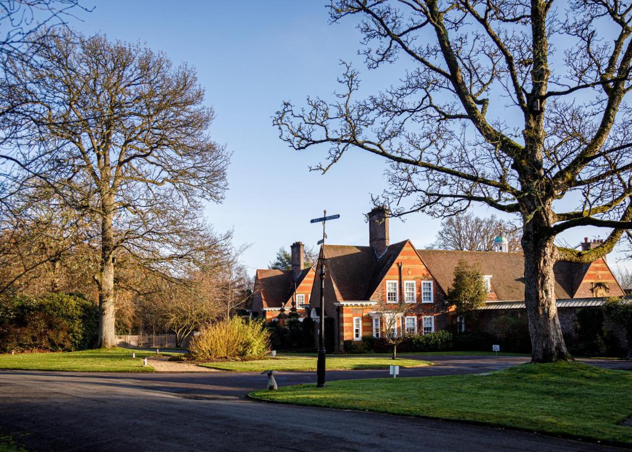 Barnett Hill Hotel Guildford Exterior photo