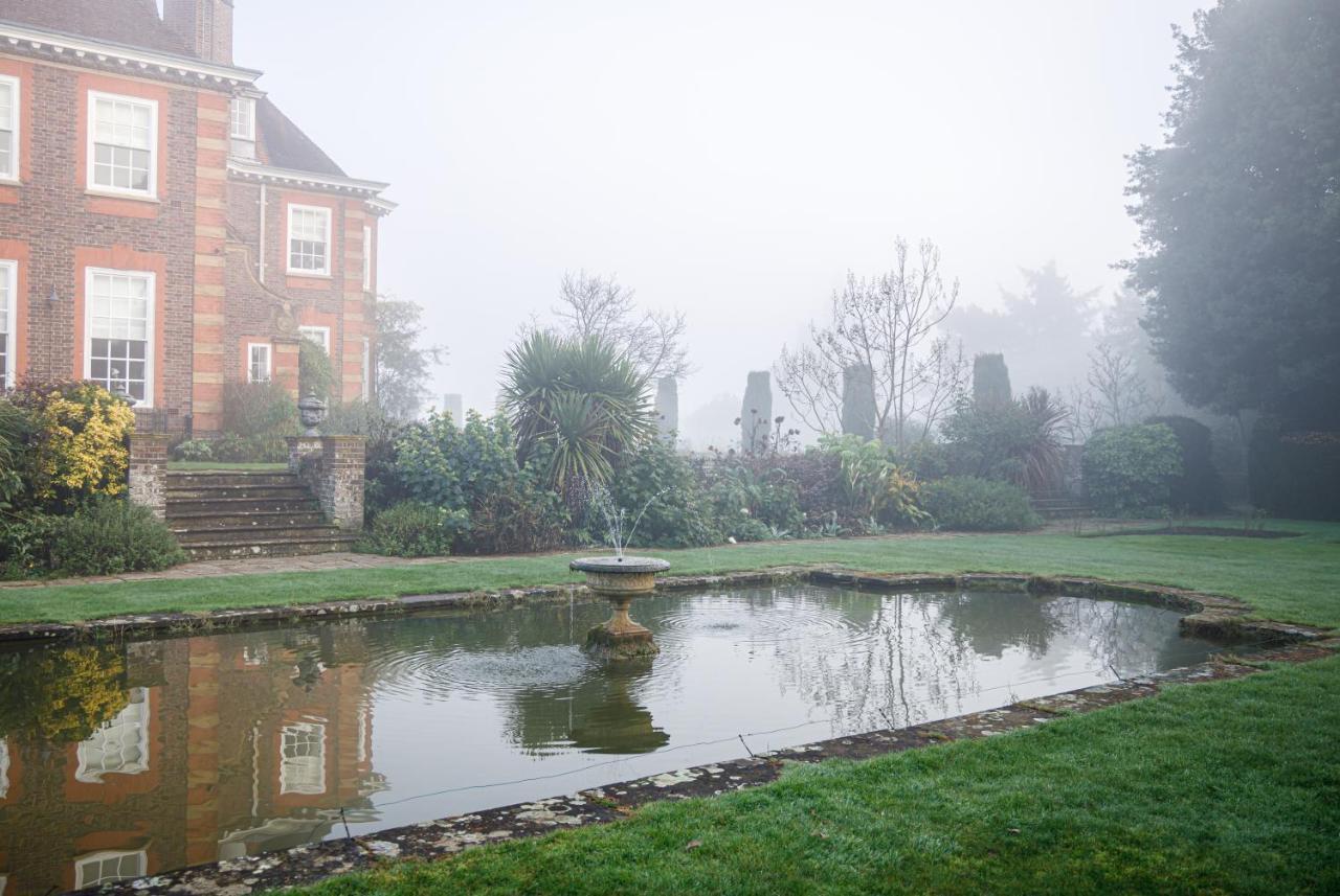 Barnett Hill Hotel Guildford Exterior photo