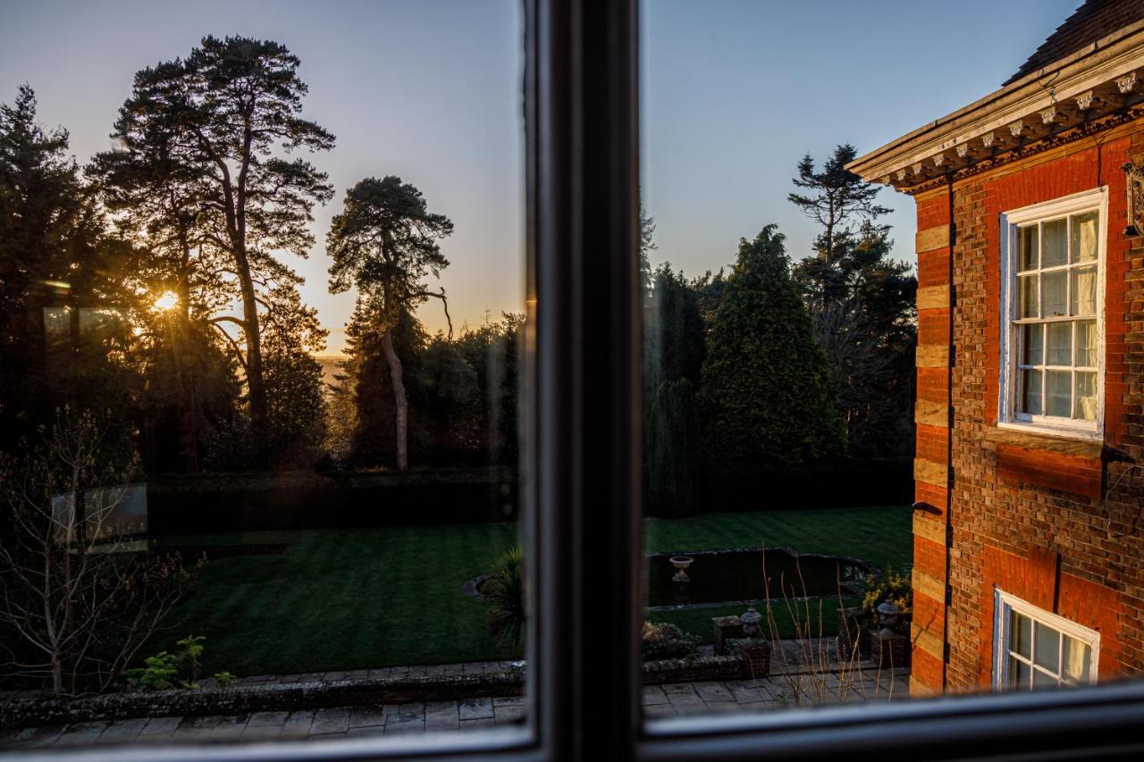 Barnett Hill Hotel Guildford Exterior photo