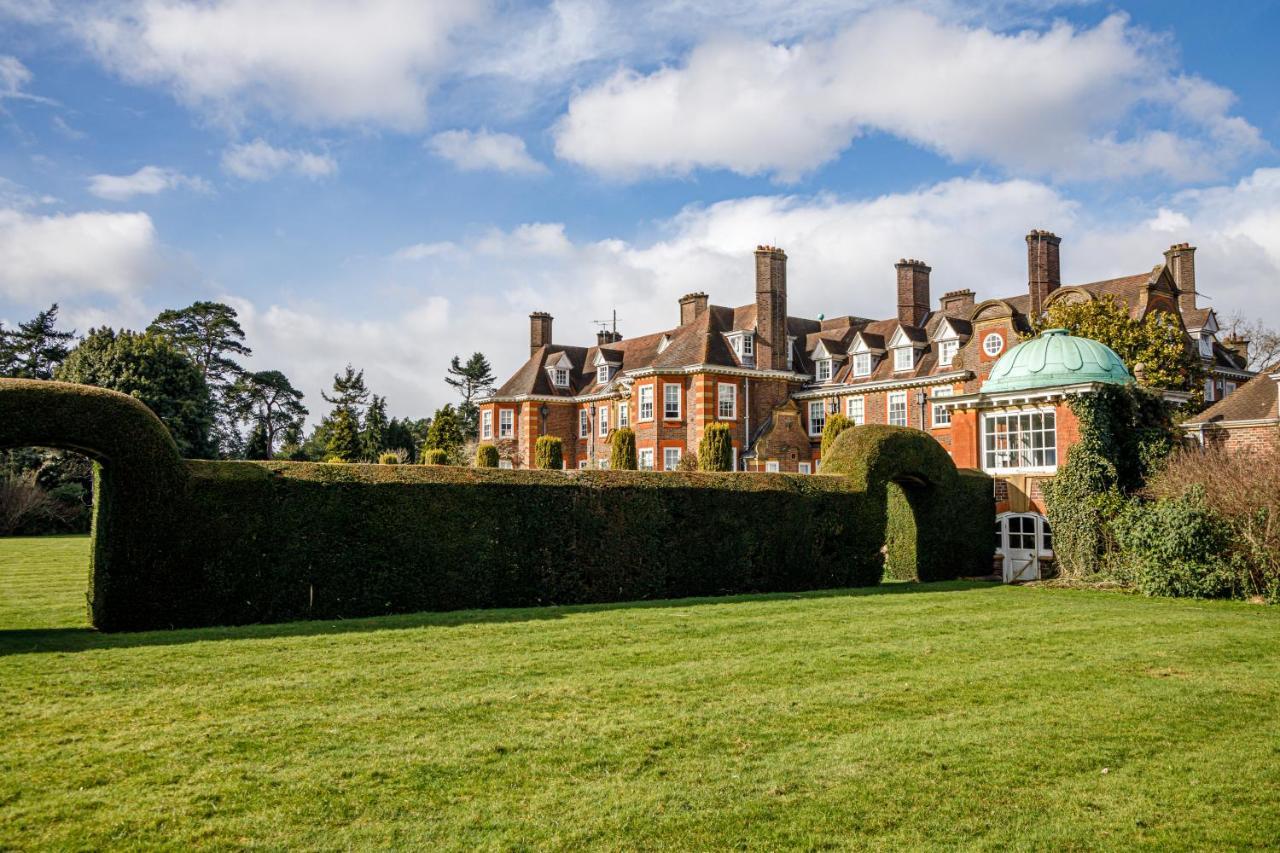 Barnett Hill Hotel Guildford Exterior photo
