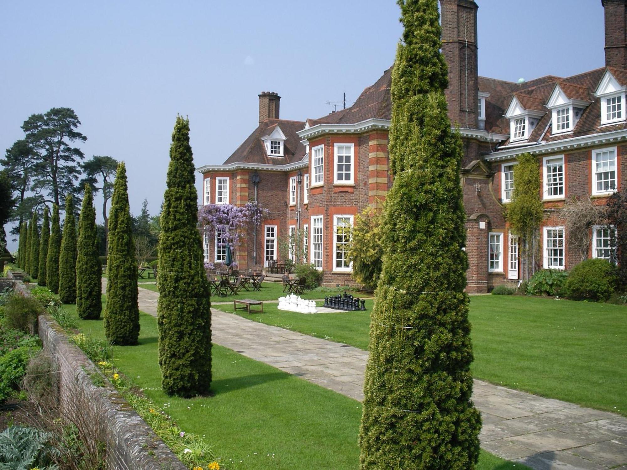 Barnett Hill Hotel Guildford Exterior photo