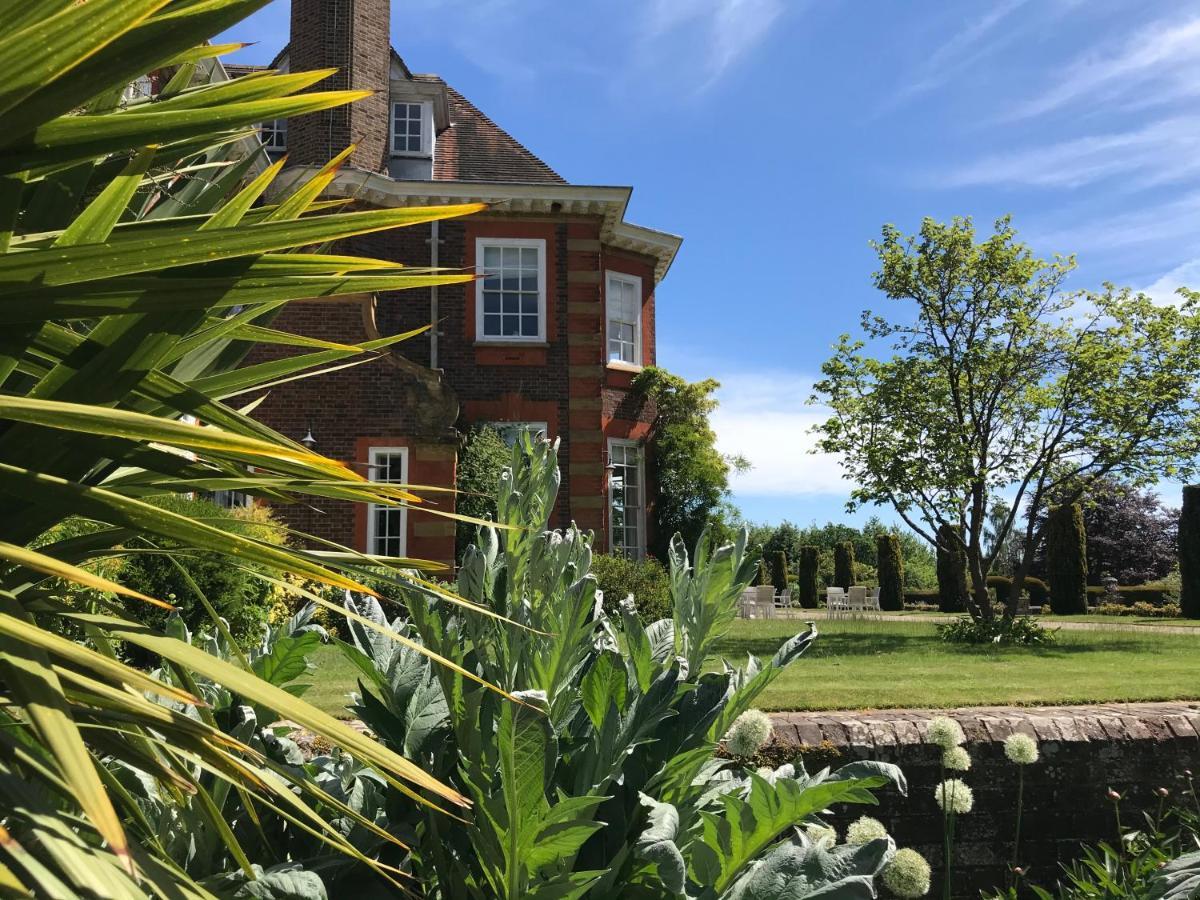 Barnett Hill Hotel Guildford Exterior photo